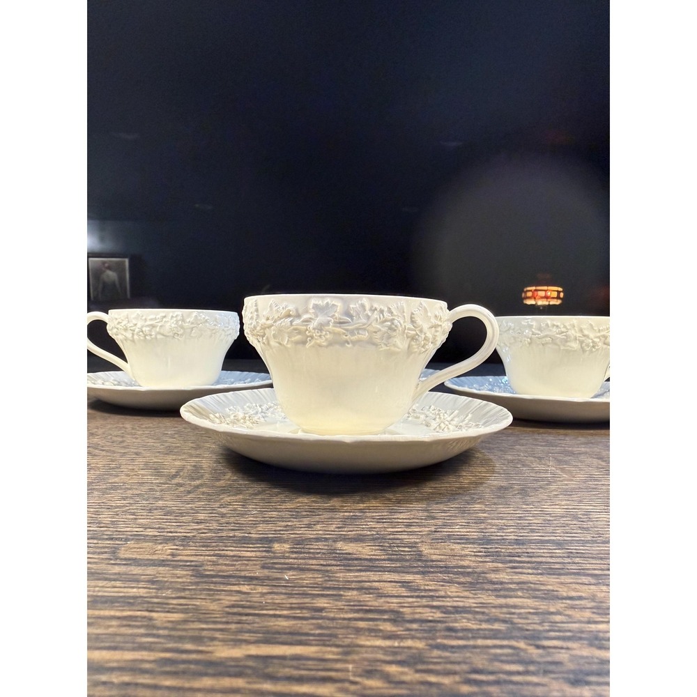 Vintage Wedgwood Embossed‎ Queens Ware Creamware Cups and Saucers, Set of 4 - Picture 4 of 16